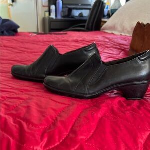Clarks Black Heeled Shoes Sleek Design